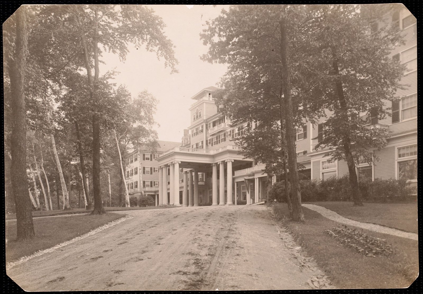 Aspinwall Hotel: front entrance from drive. about 1902–1918.