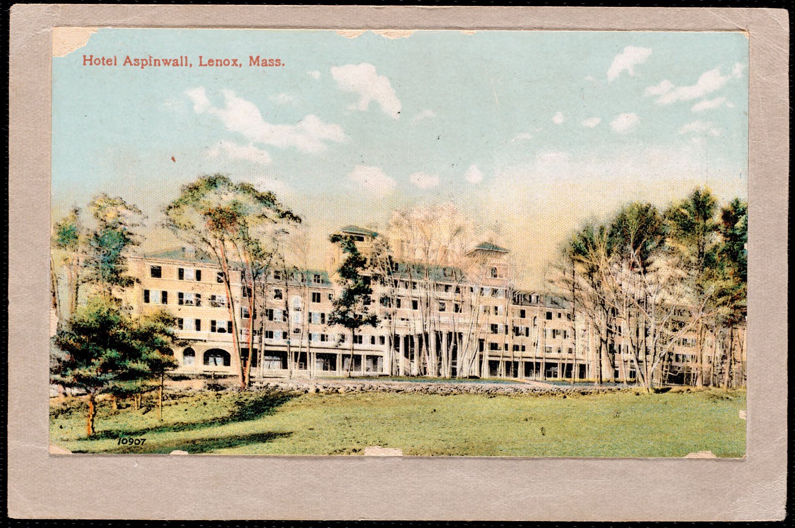 Aspinwall Hotel: whole front. about 1902–1931.