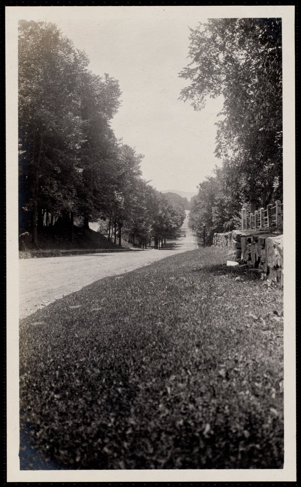 Aspinwall Hotel: main avenue from Congregational Church. August 1, 1906.