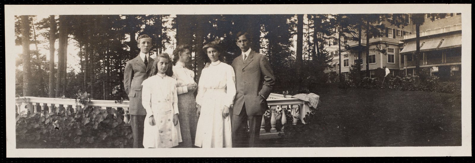 Aspinwall Hotel: family picture. August 1, 1906.