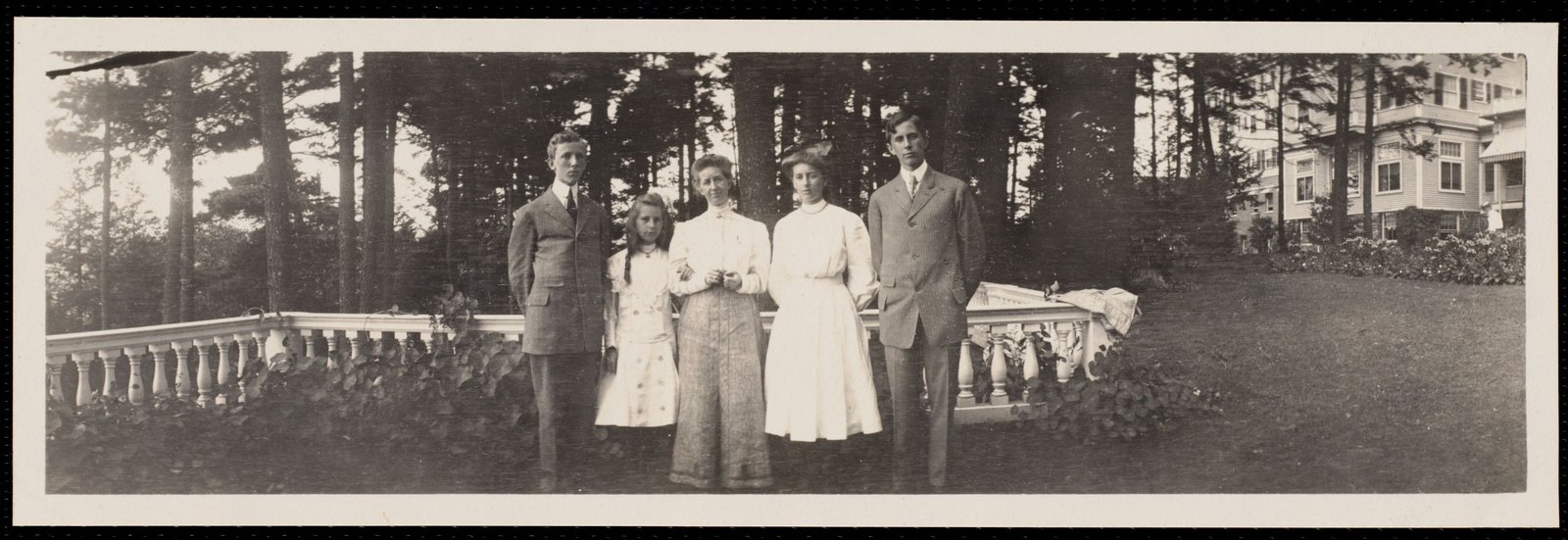 Aspinwall Hotel: family picture. August 1, 1906.