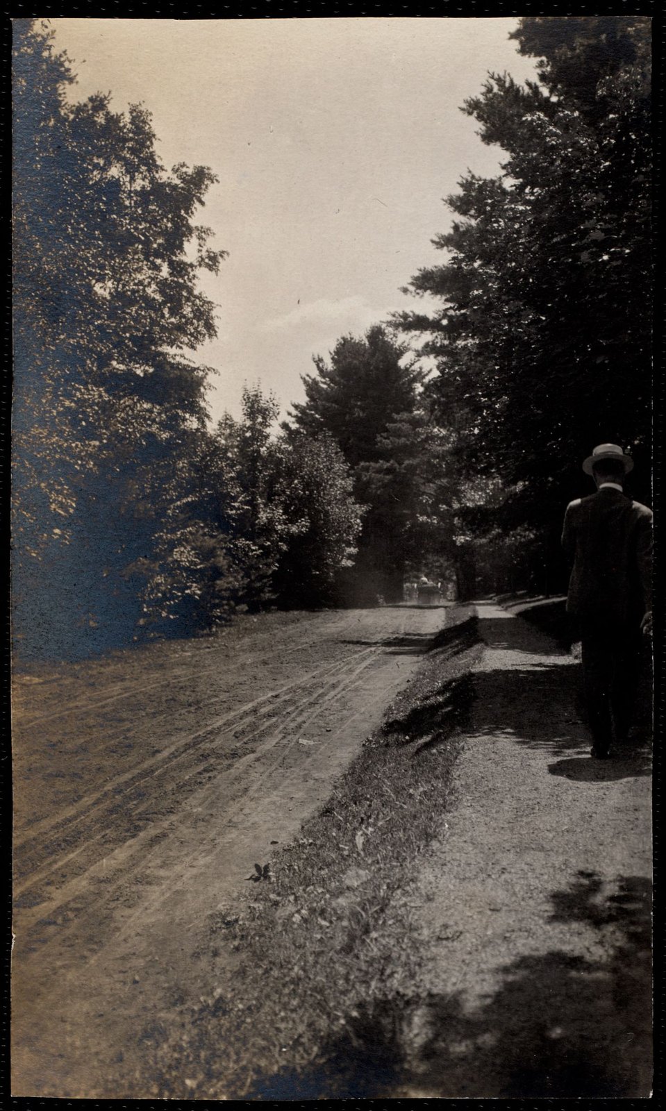 Aspinwall Hotel: shady entrance. August 1905.