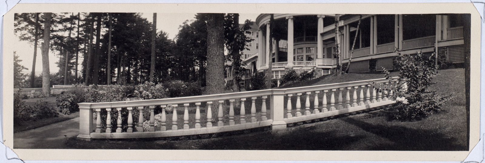 Aspinwall Hotel: hotel & garden. 1906.