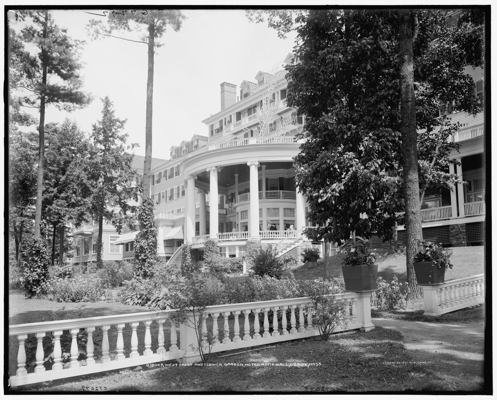 “West front and flower garden, Hotel Aspinwall, Lenox, Mass.” about 1900–1920. LC-D4-72049.