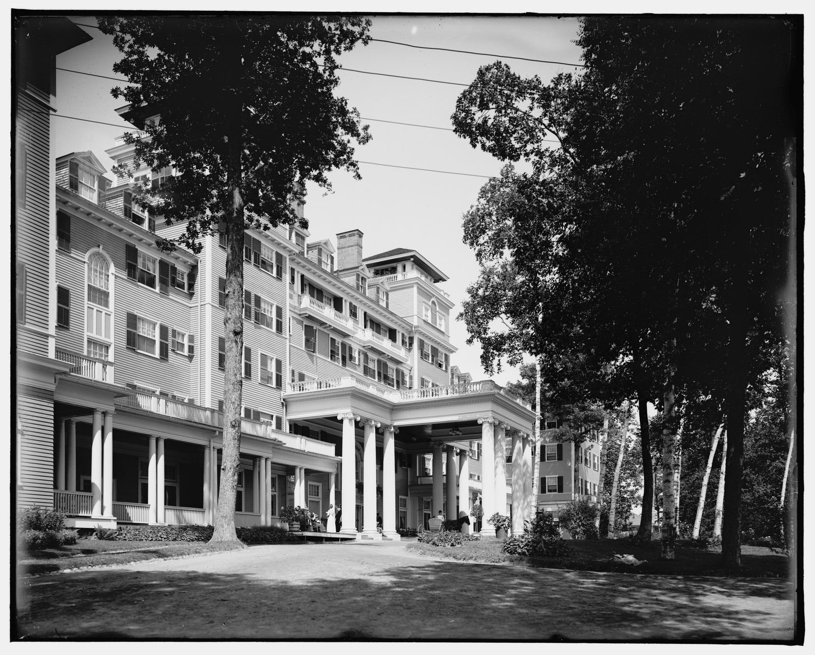 “[Hotel Aspinwall, east front, Lenox, Mass.]” about 1905–1915. LC-D4-39869.
