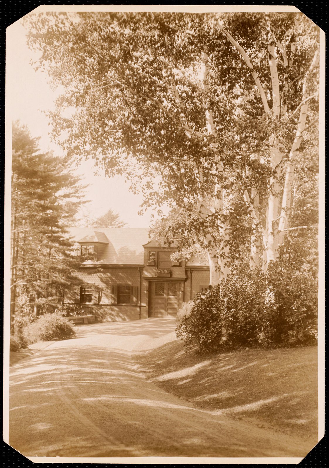 Allen Winden: curve of drive and part of house. about 1902–1918.