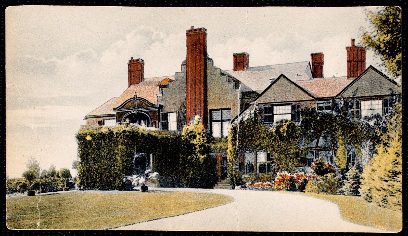 Allen Winden: drive and front of house. about 1907–1918.