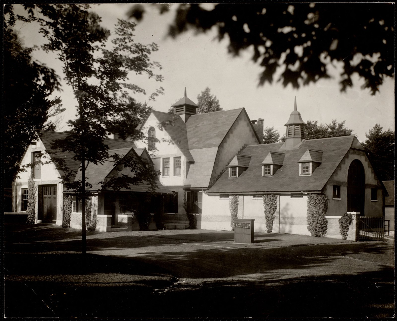 Allen Winden: stables. about 1886–1928.