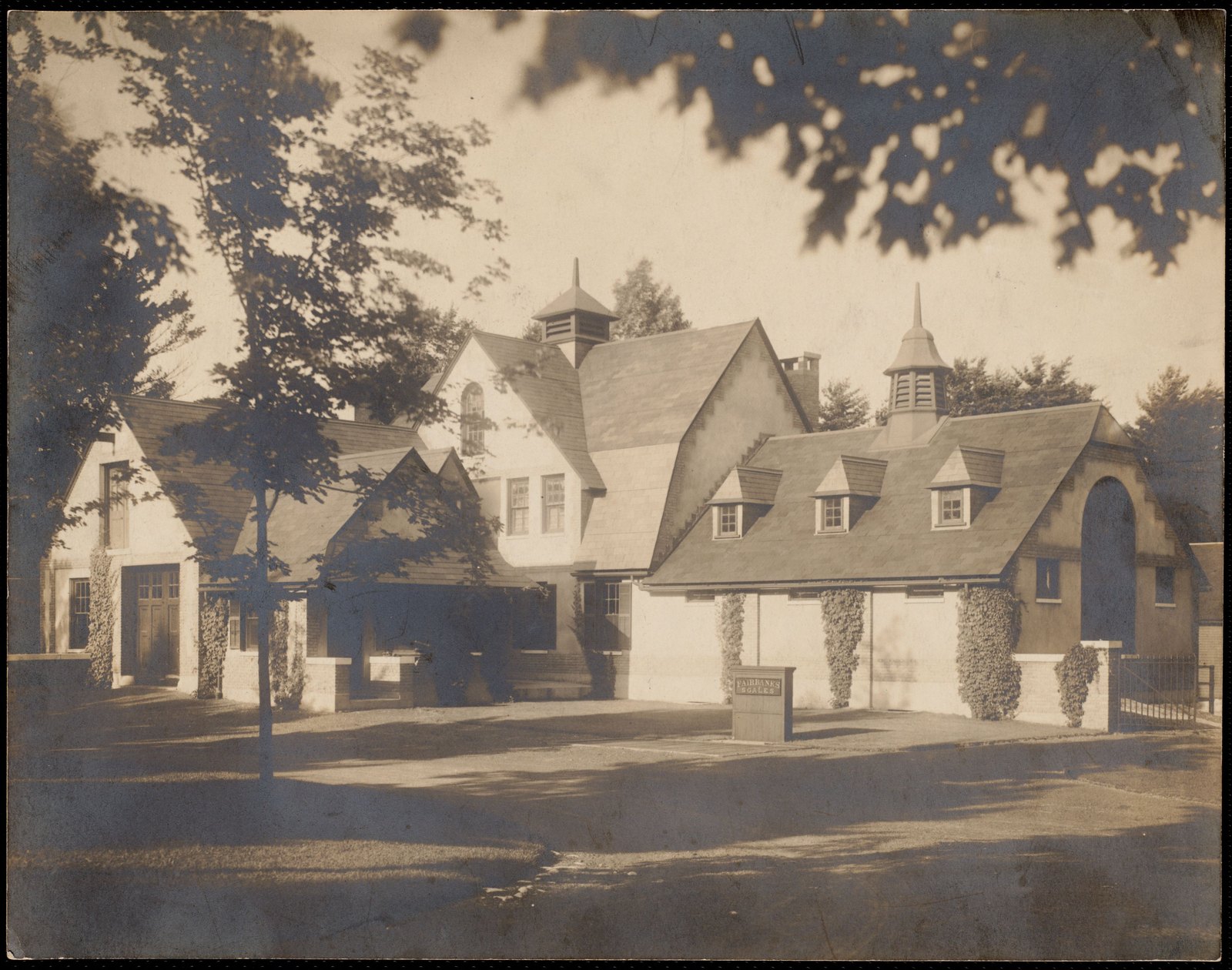 Allen Winden: stables. about 1886–1928.