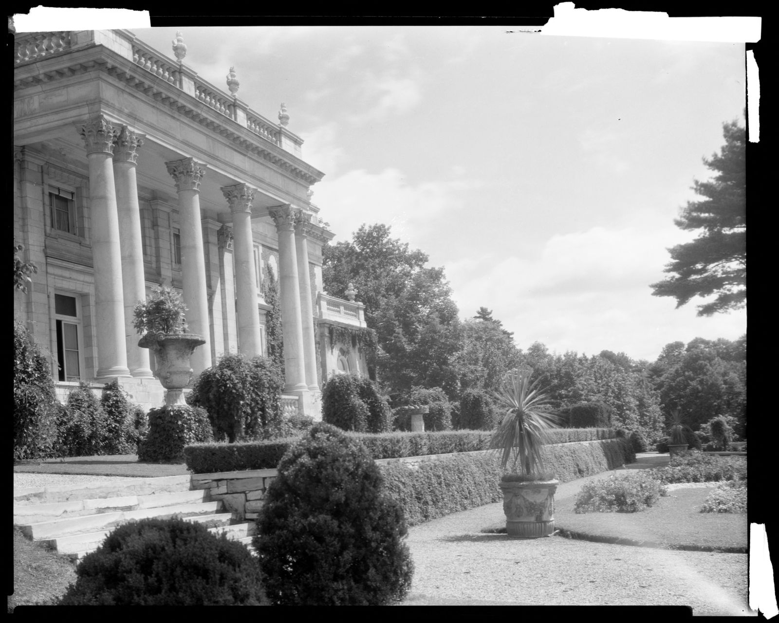 Bellefontaine: south façade. about 1925–1933.