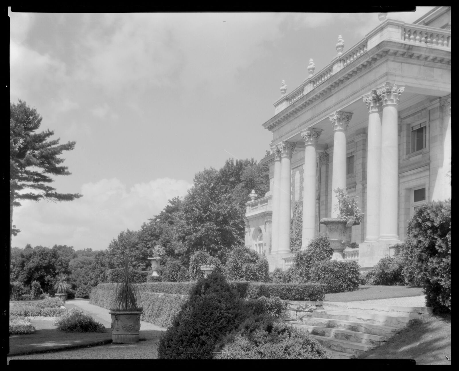 Bellefontaine: south façade. about 1925–1933.