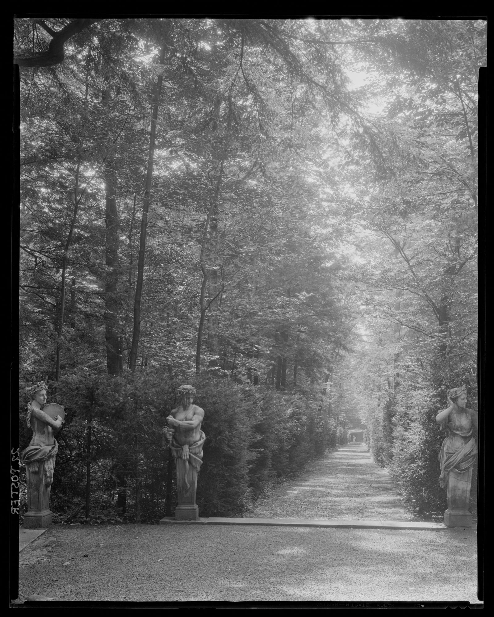 Bellefontaine: path & statues. 1931.