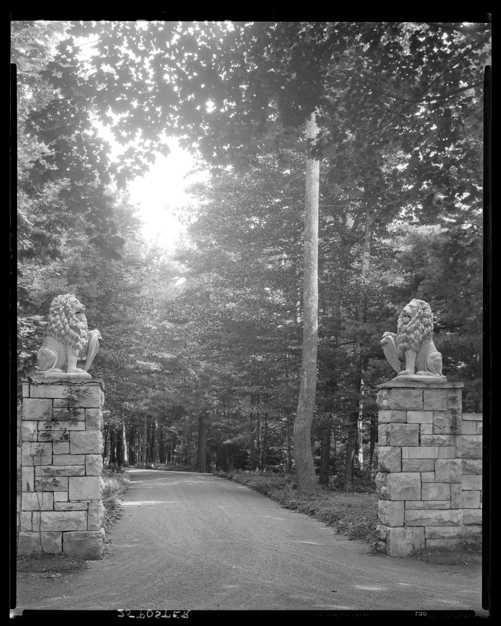 Bellefontaine: lion gate. 1931.