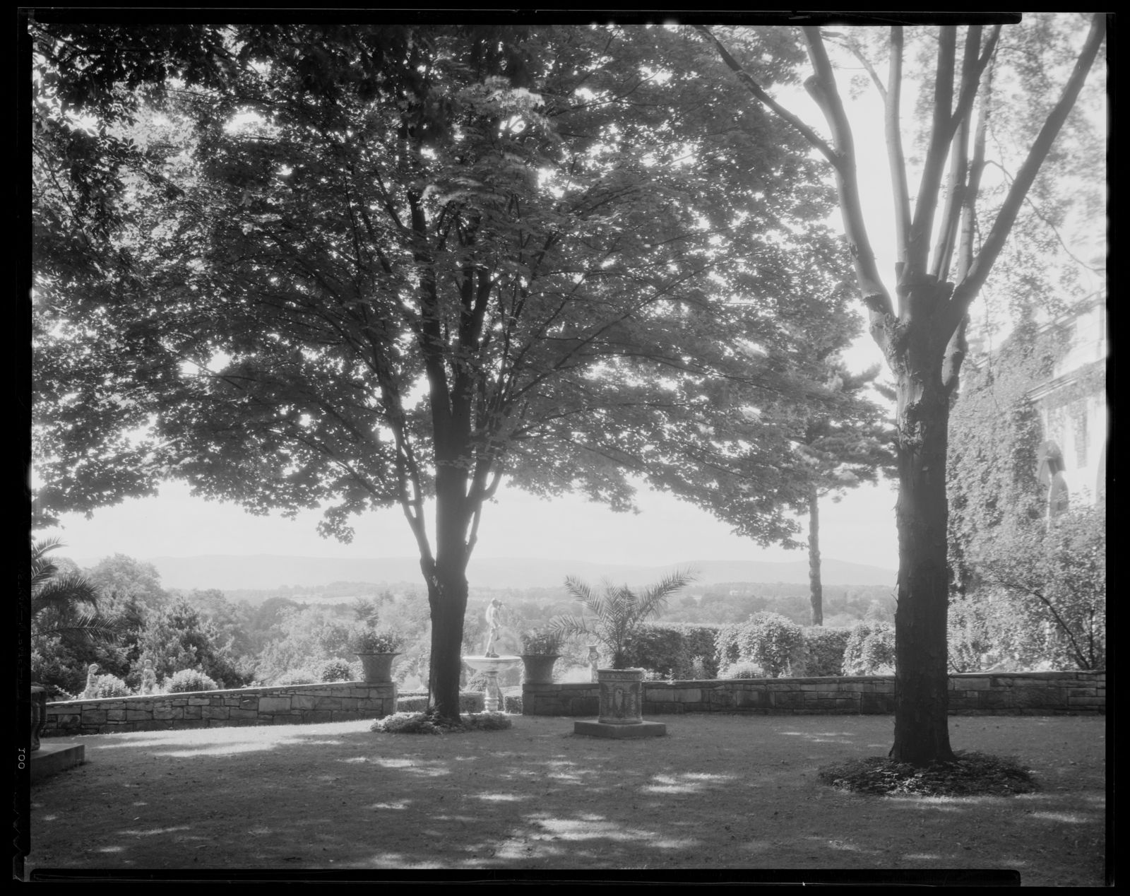 Bellefontaine: garden overlook. about 1925–1933.