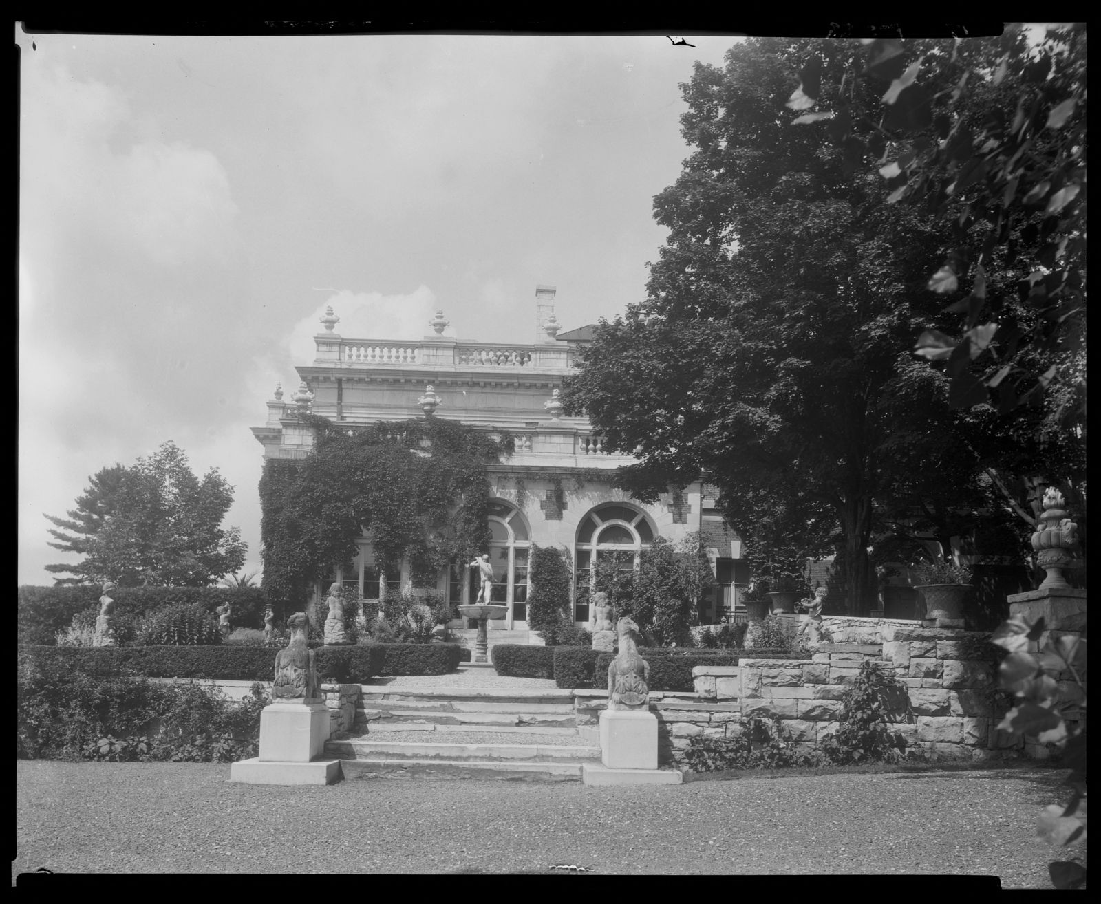 Bellefontaine: house & grounds. 1931.