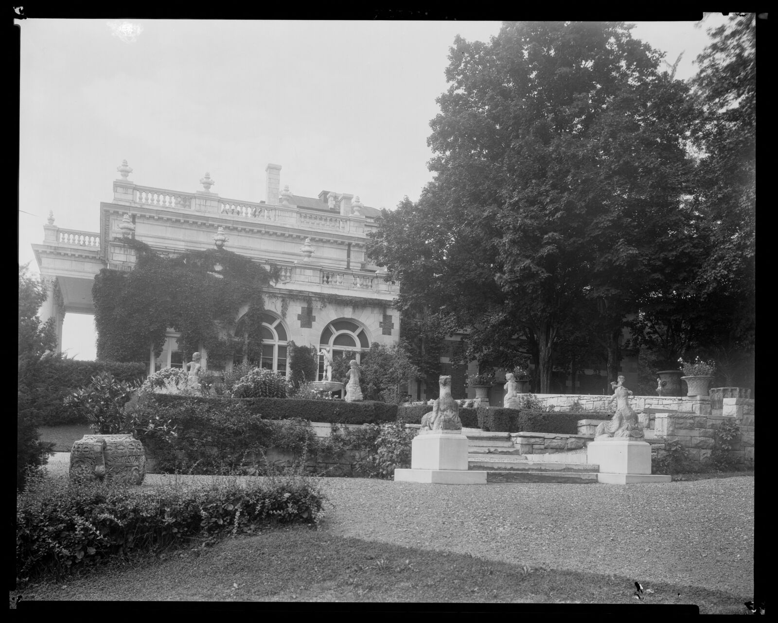 Bellefontaine: house & grounds. 1931.