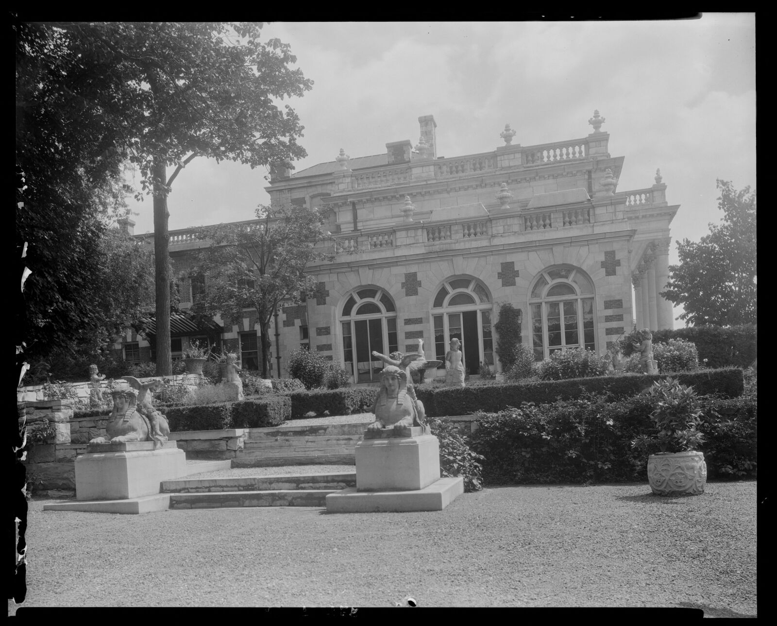 Bellefontaine: house & grounds. 1931.