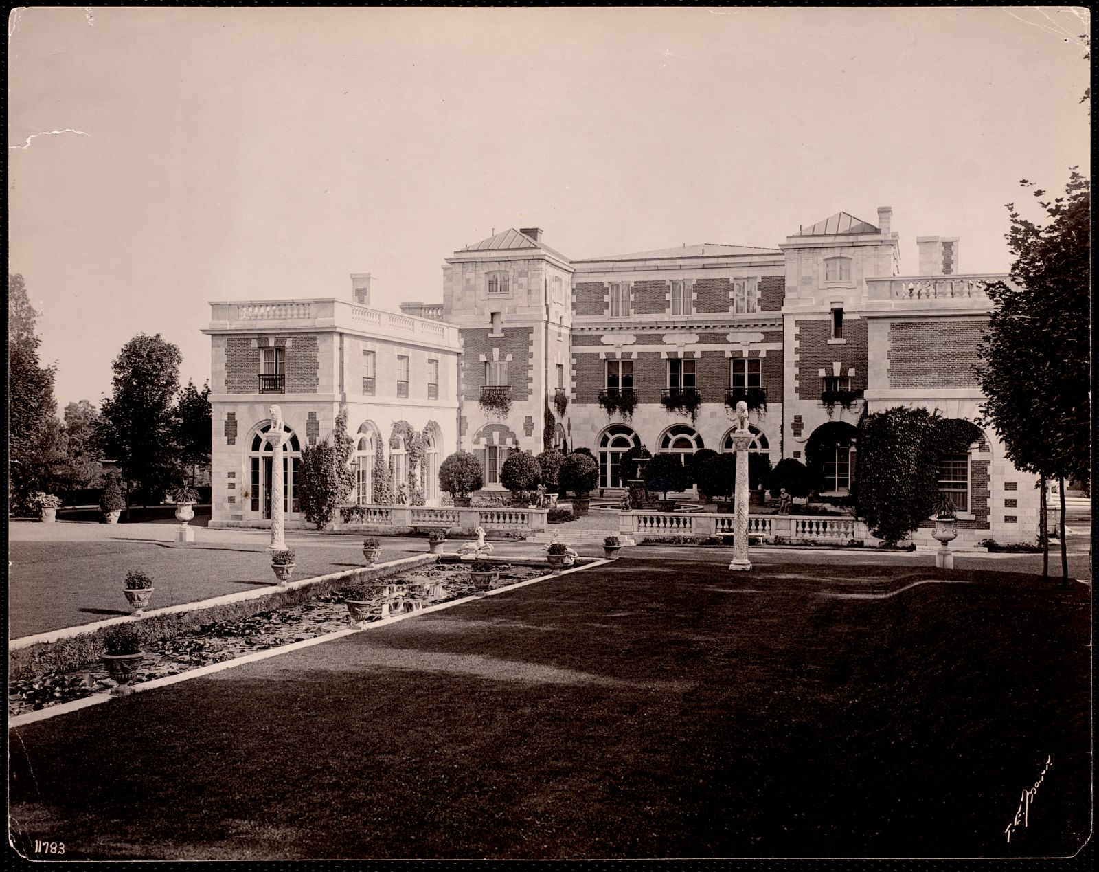 Bellefontaine: house. about 1899–1910.