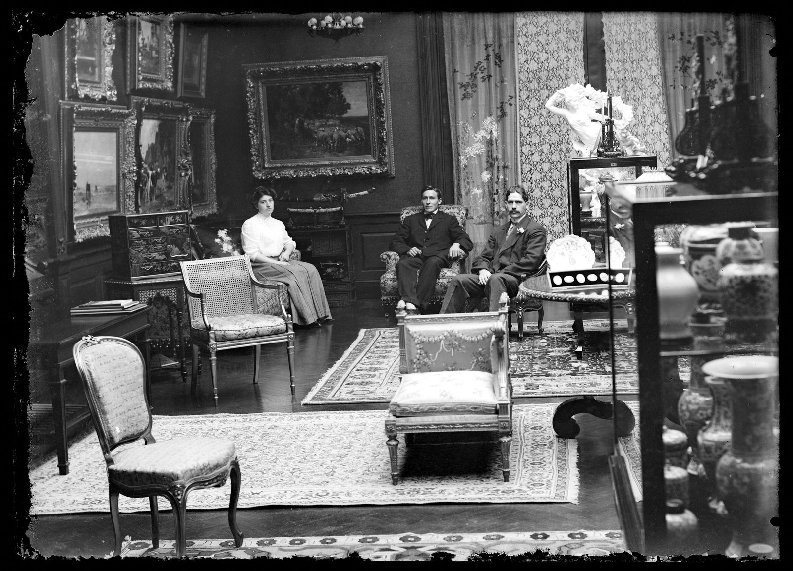 Blantyre: interior with 3 figures seated. about 1903–1915.