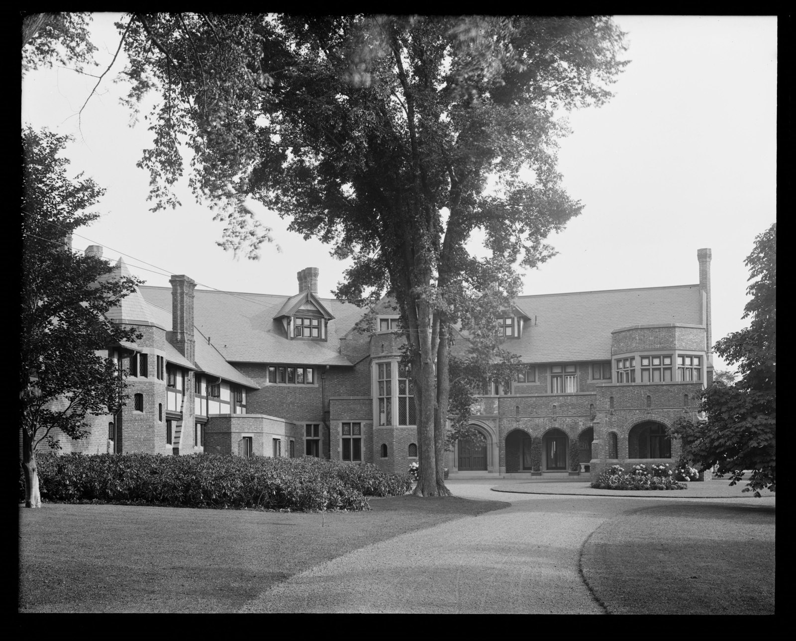 Blantyre: exterior/house & drive. about 1903–1912.