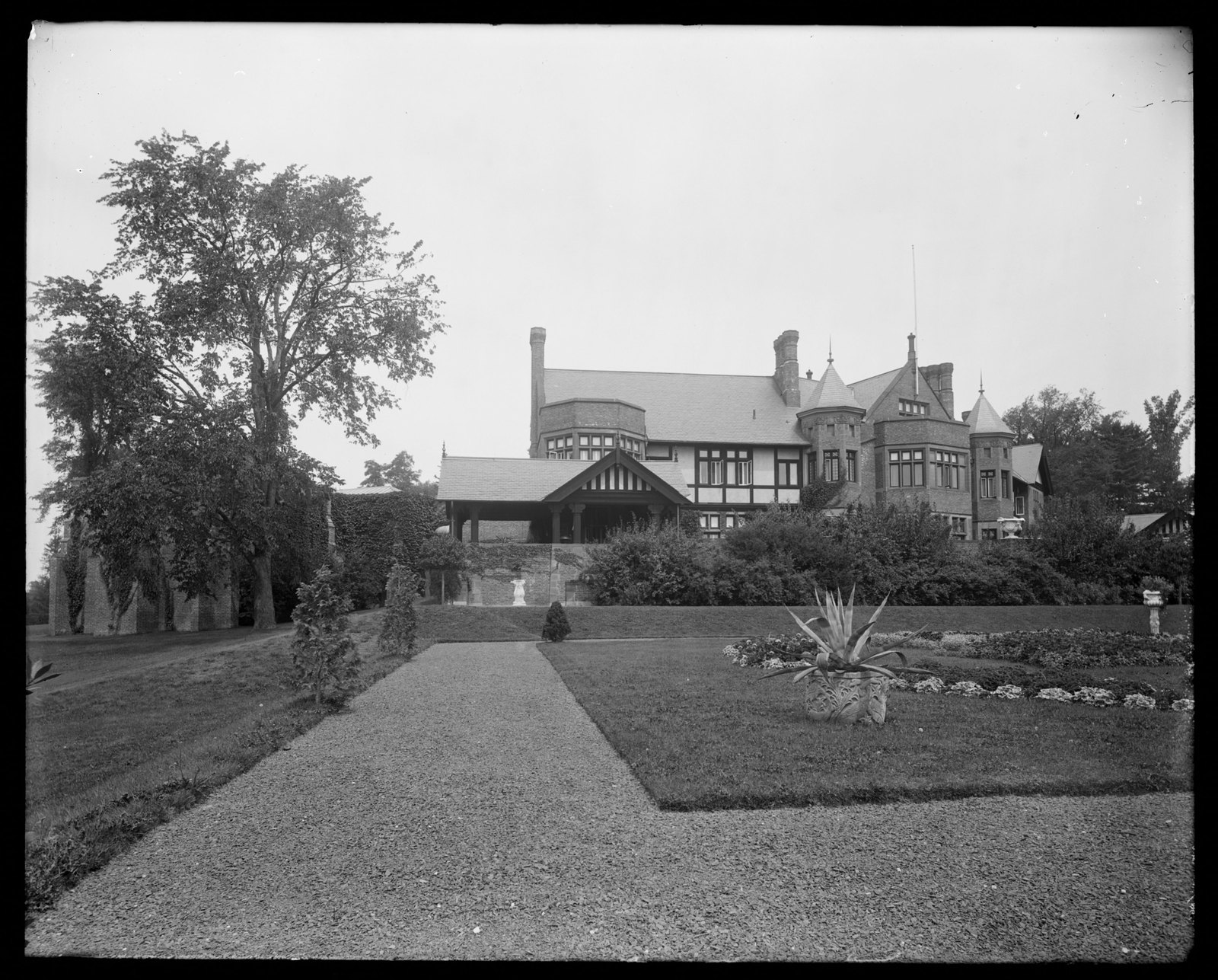 Blantyre: exterior/house & garden. about 1903–1912.