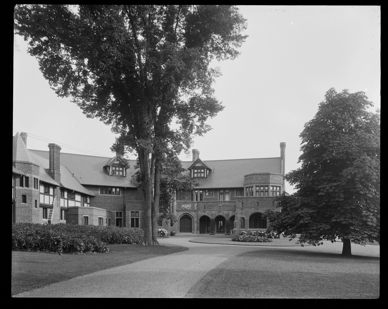 Blantyre: exterior/house & drive. about 1903–1912.