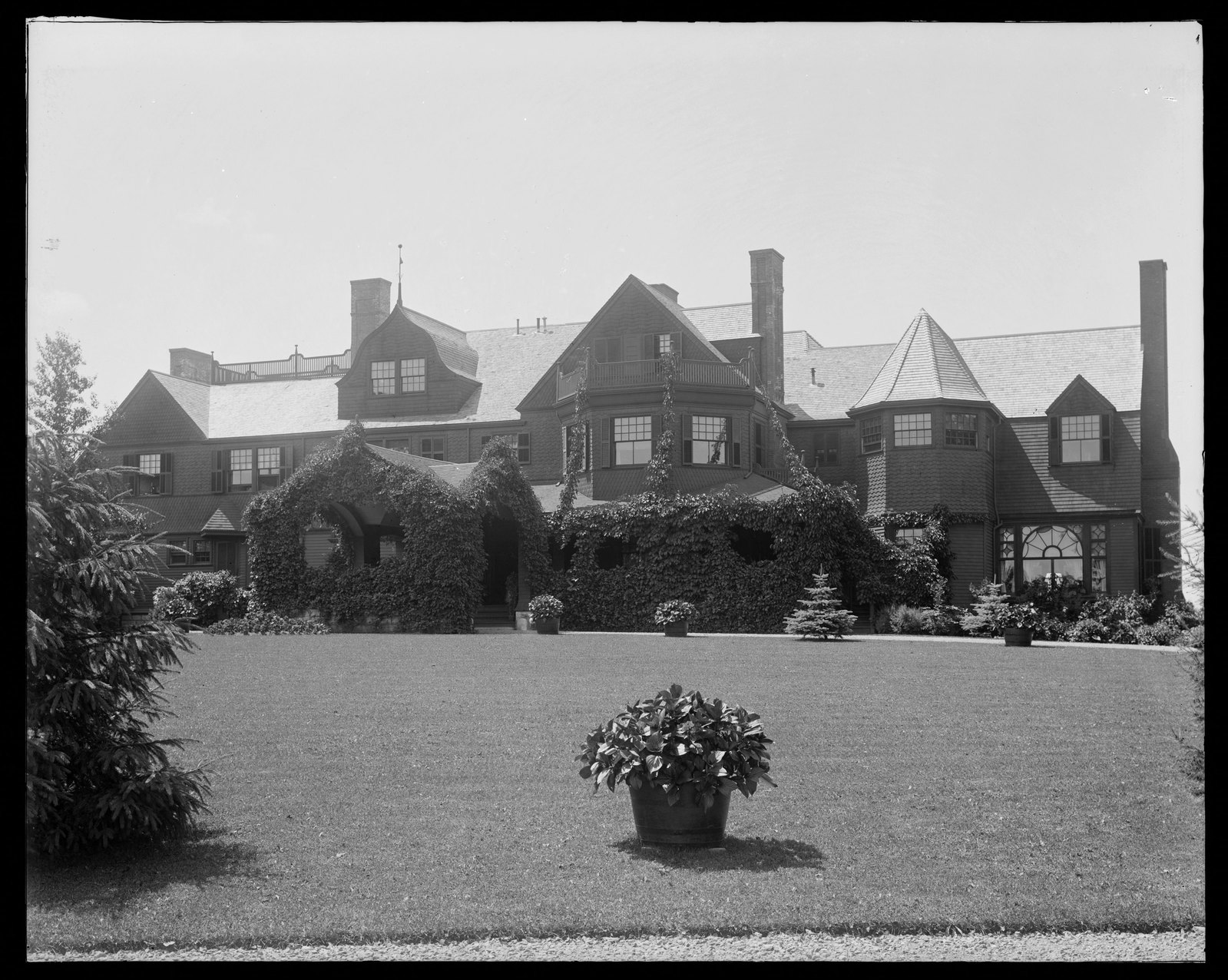 Coldbrook: north front of house. About 1892–1915.