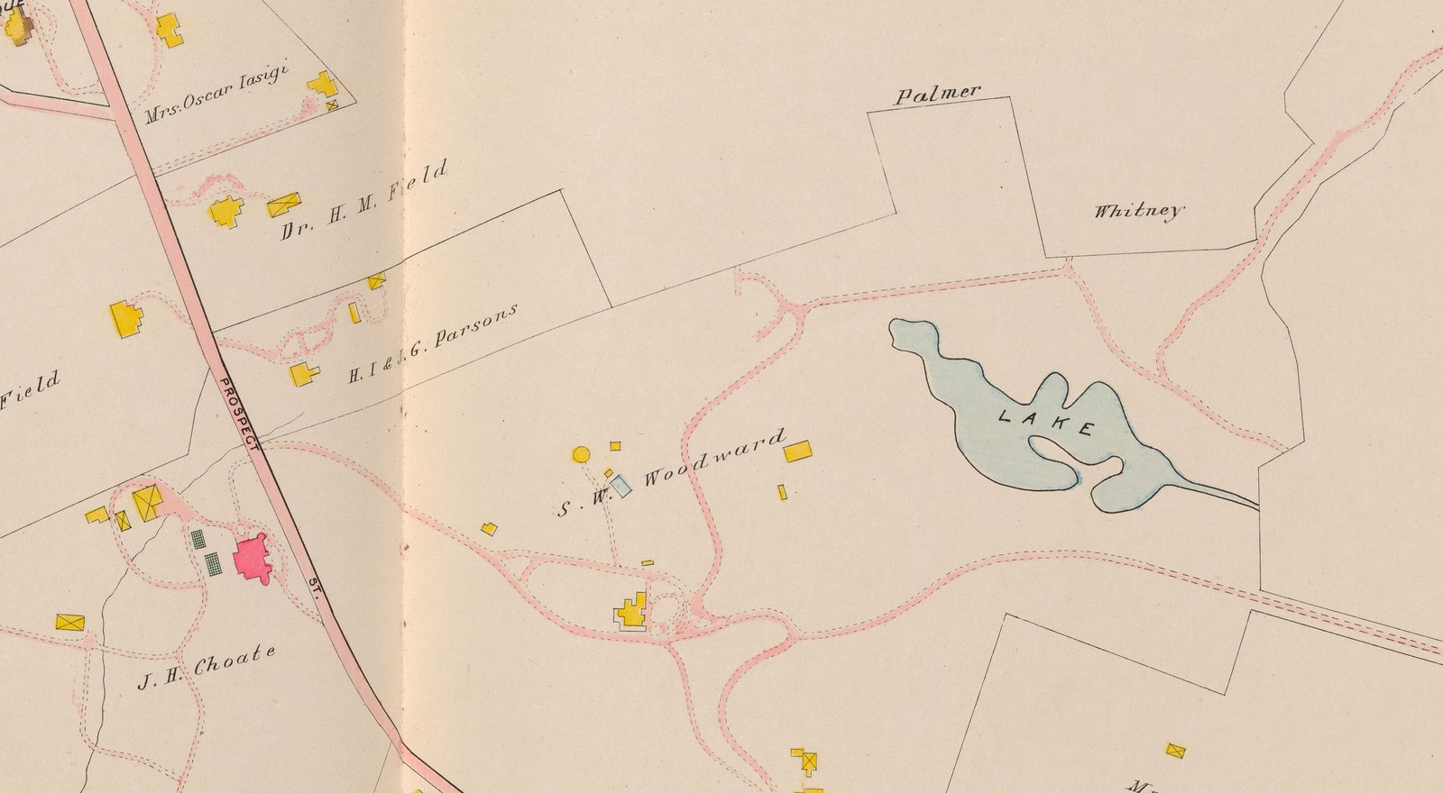 Plate 28, detail. S. W. Woodward across the hilltop, with a pond lettered LAKE, a scatter of small buildings drawn in yellow for wood, one of them round, and one in the paler color the atlas keeps for greenhouses. Prospect Street runs down the left; west of it, Dr. H. M. Field and H. I. & J. G. Parsons; below, J. H. Choate at Naumkeag, its house in pink for brick.