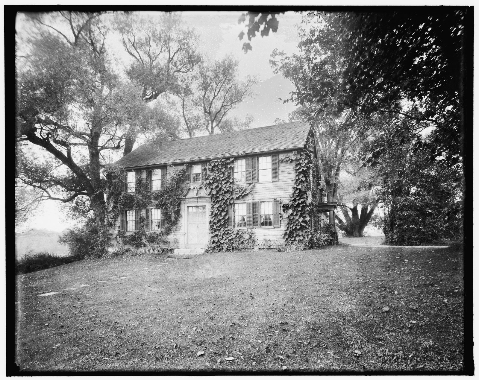 [Old Mission House, Stockbridge, Mass.] Detroit Publishing Co. negative, title from the jacket, catalogued between 1900 and 1915.