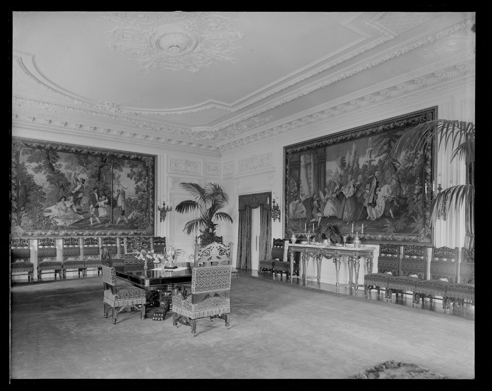 Elm Court: dining room. Edwin Hale Lincoln.