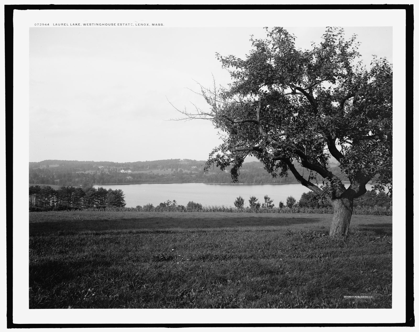 “Laurel Lake, Westinghouse estate, Lenox, Mass.” About 1910. LC-D4-72944.