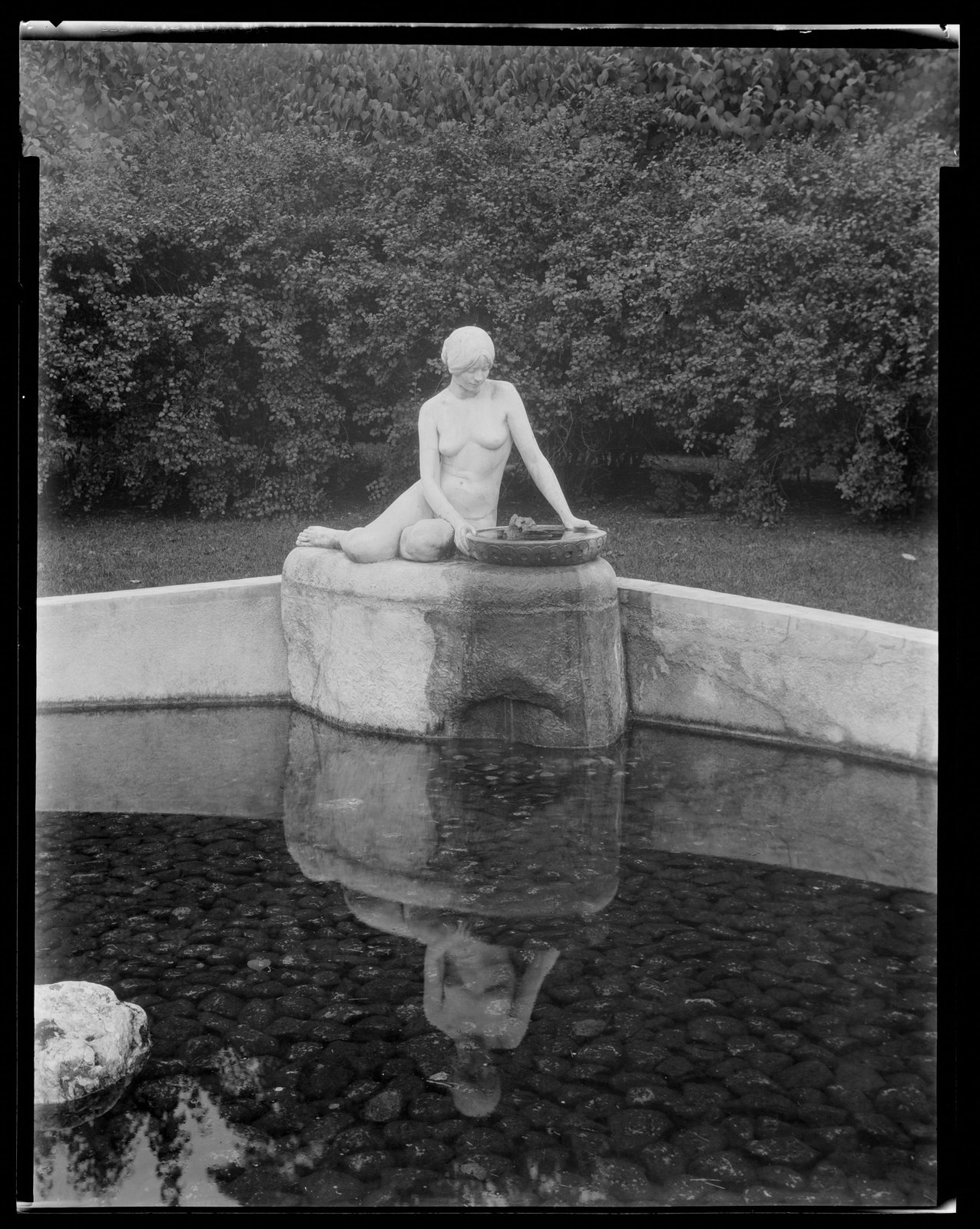Groton Place: fountain landscape. about 1930–1936.