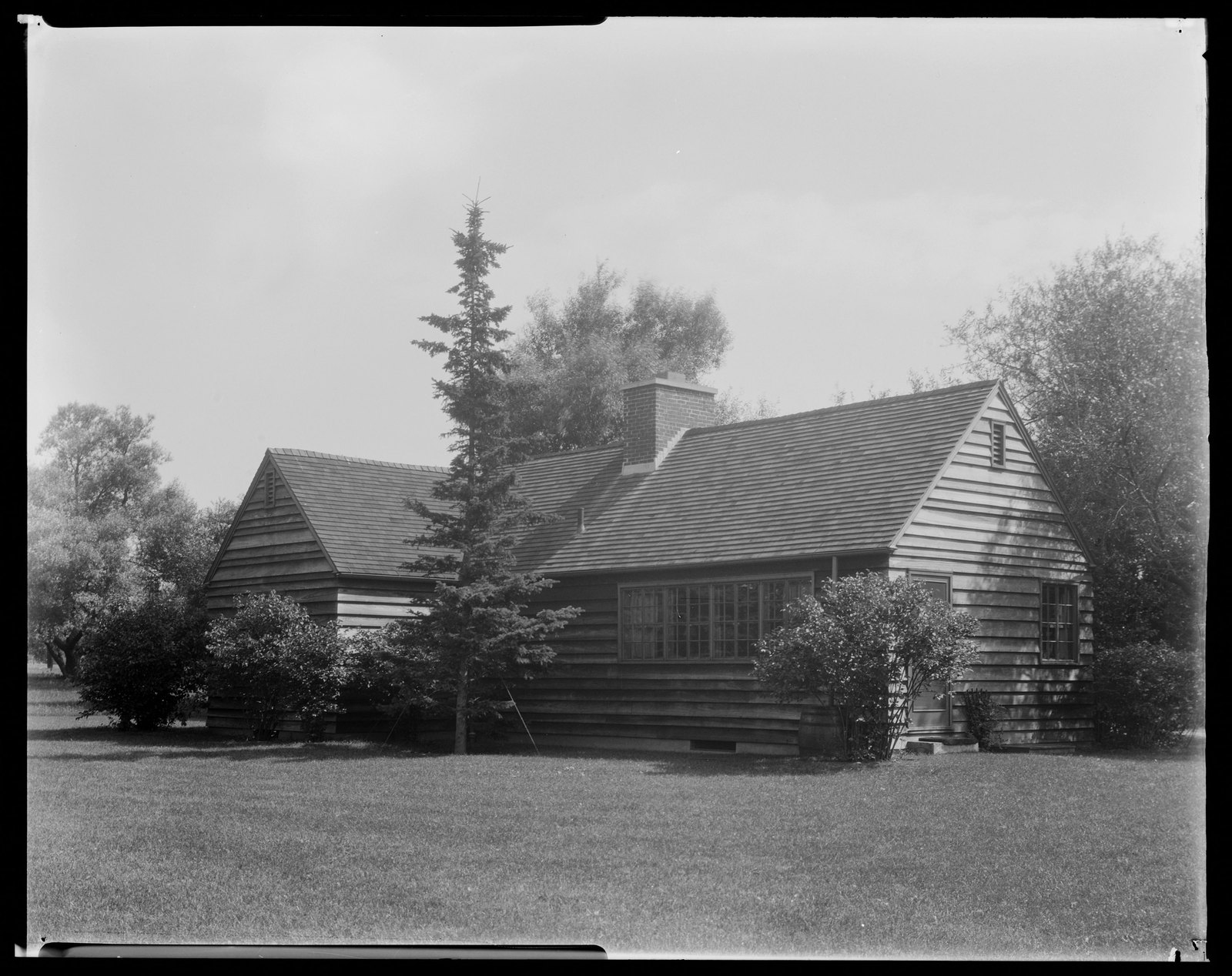 Exterior of cottage. About 1925–1935.