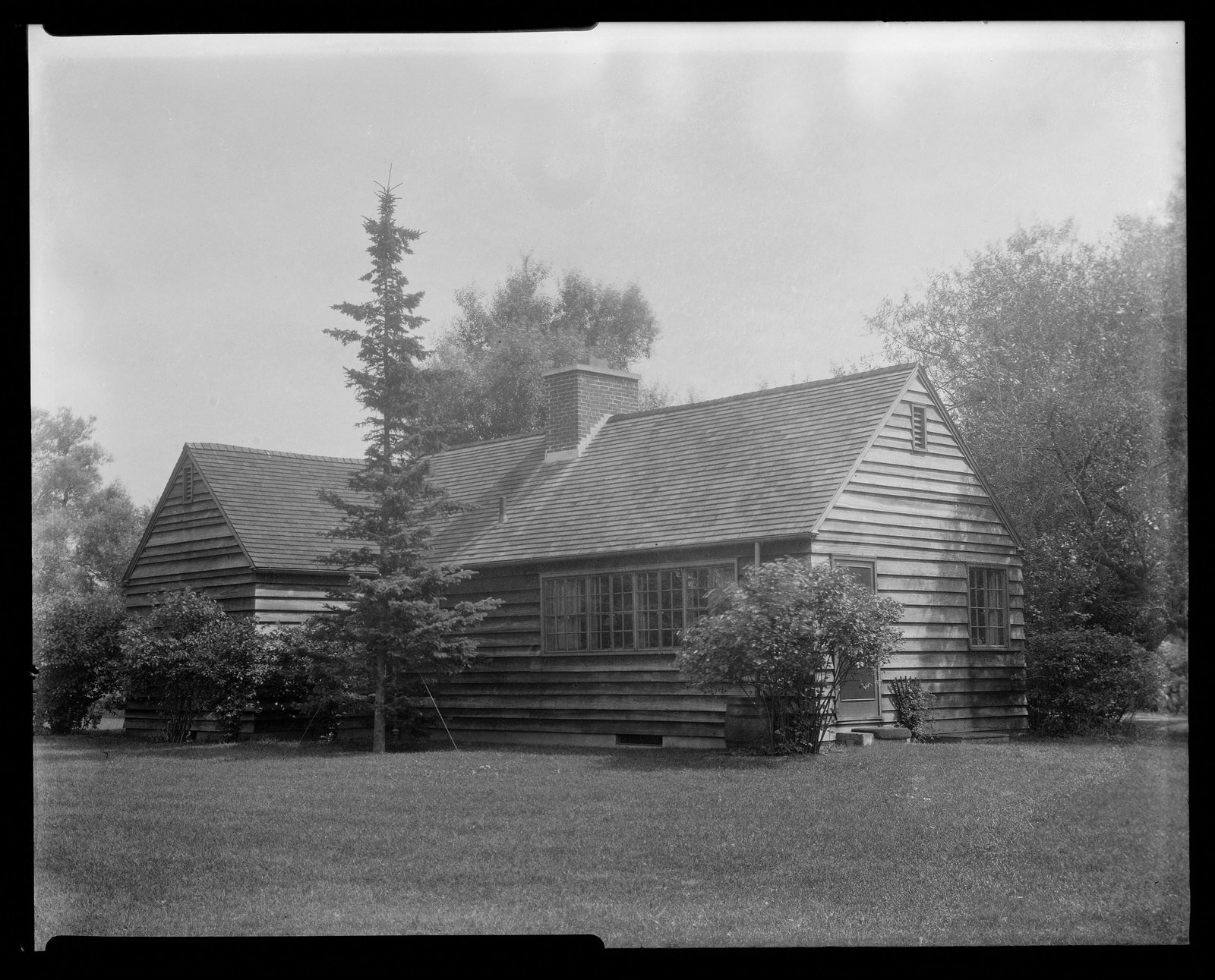 Exterior of cottage. About 1925–1935.