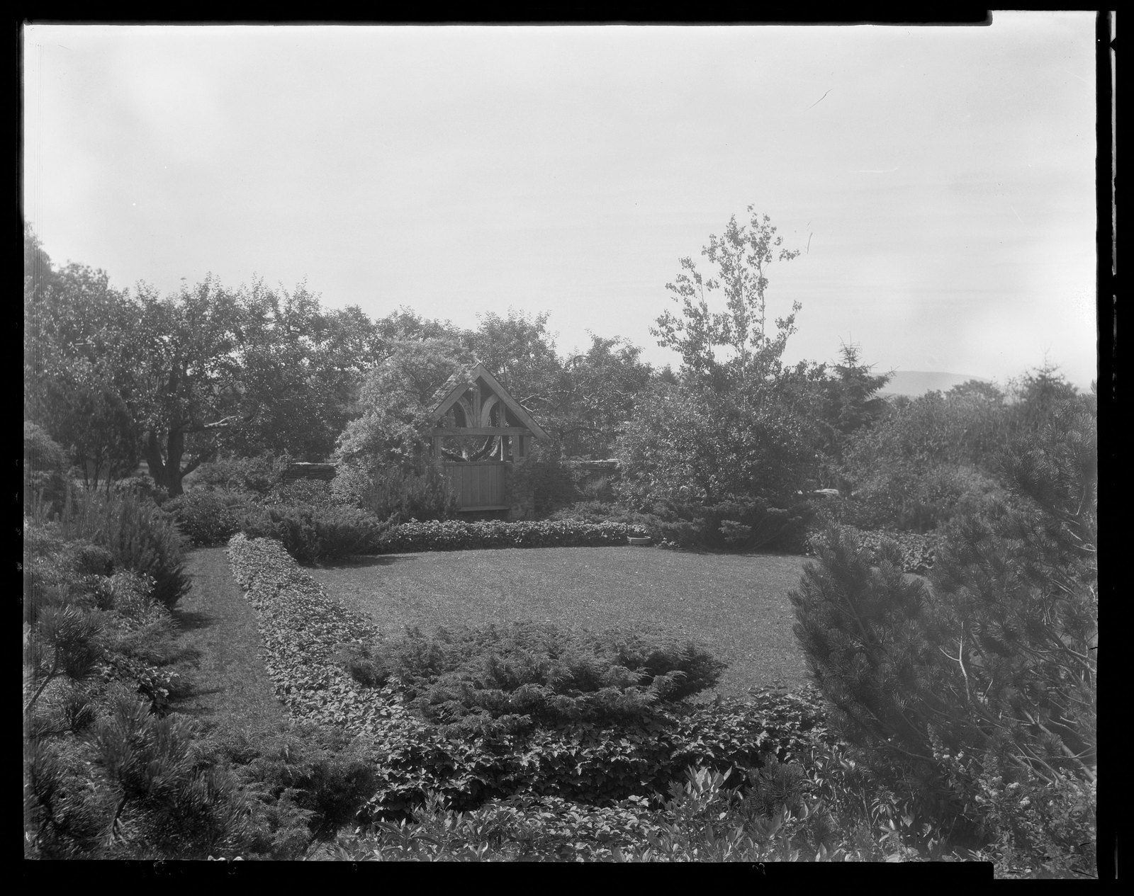 Garden landscape. About 1925–1935.