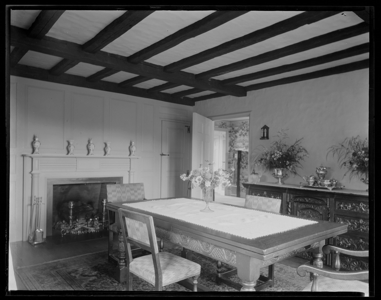 dining room. About 1925–1935.