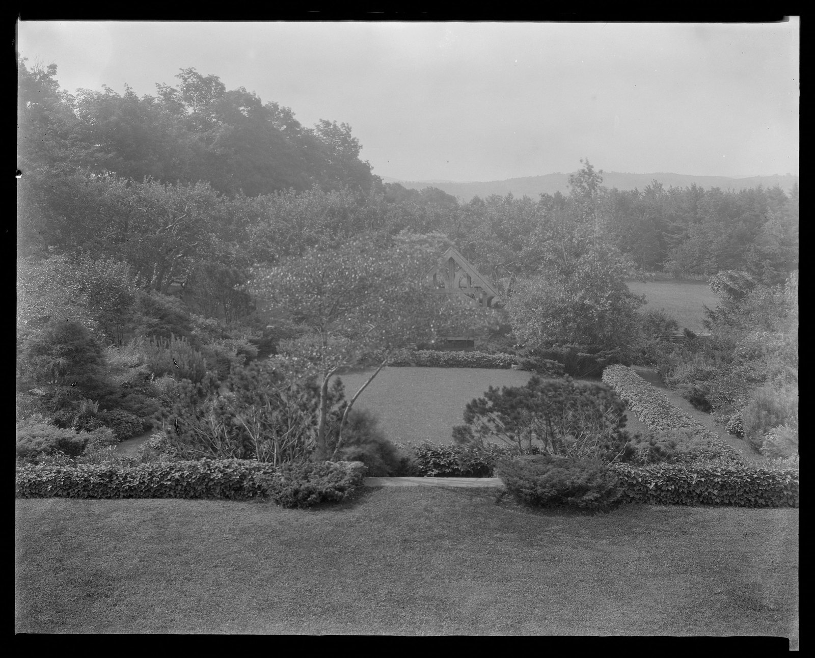 Garden landscape. About 1925–1935.