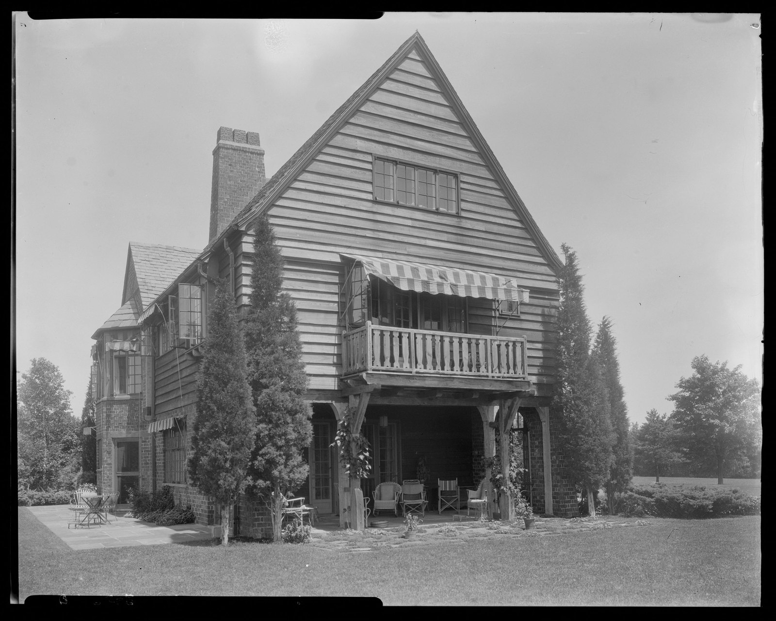 Side elevation. About 1925–1935.