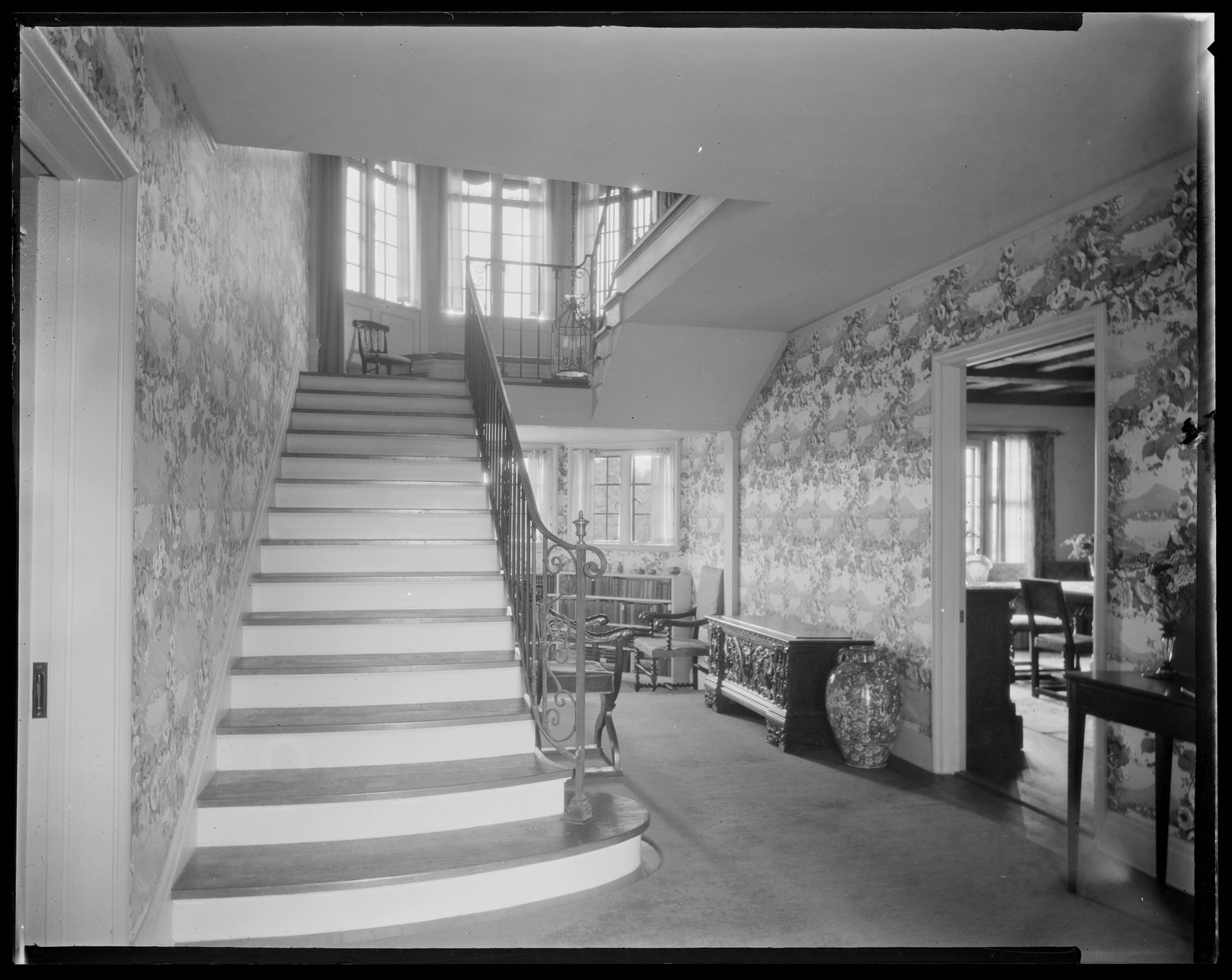 hall & stairway. About 1925–1935.