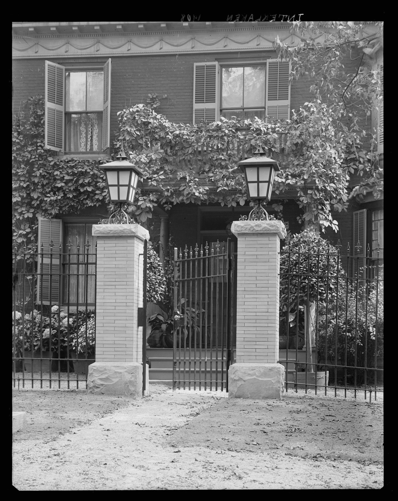 Interlaken: gate and house. 1908.