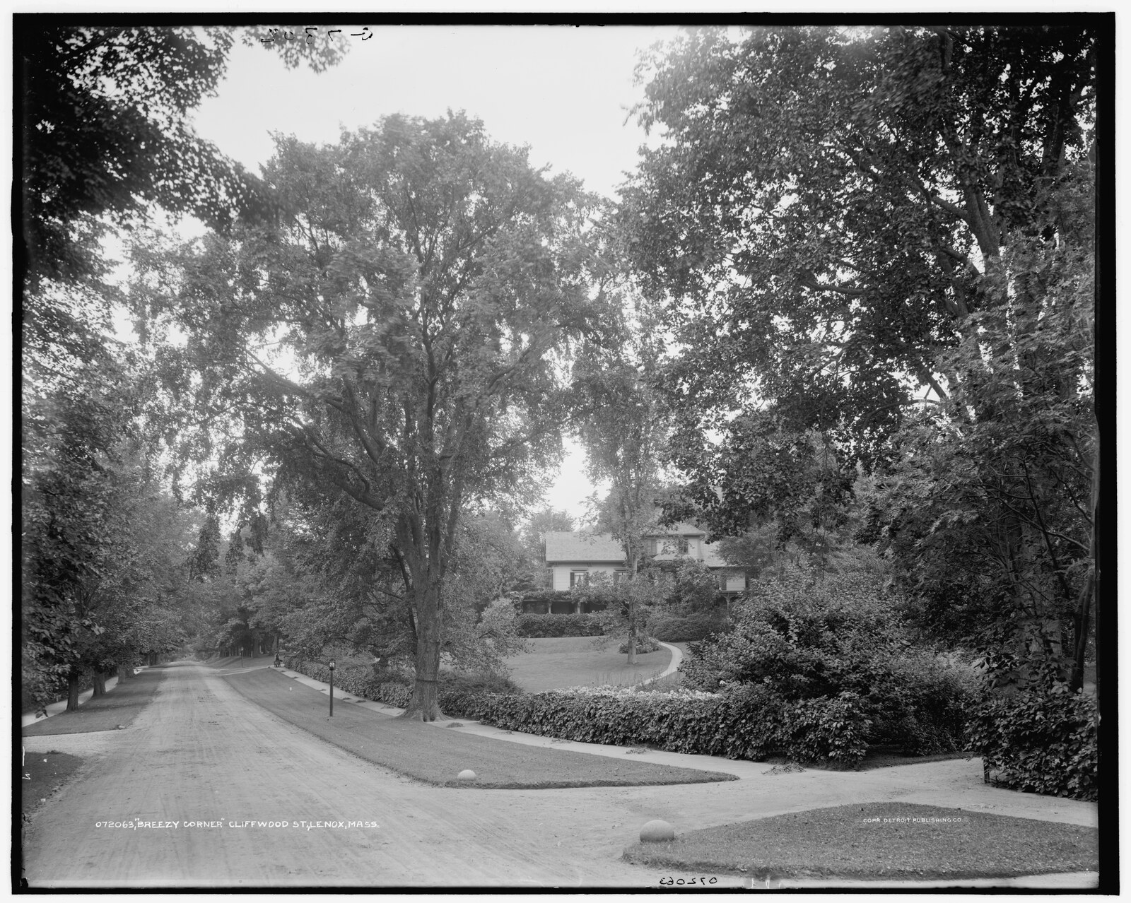 “Breezy Corner [i.e. Corners], Cliffwood St. [Street], Lenox, Mass.” Negative 072063, 1905. The Library adds: “Home of Mrs. J. Williams Biddle.”