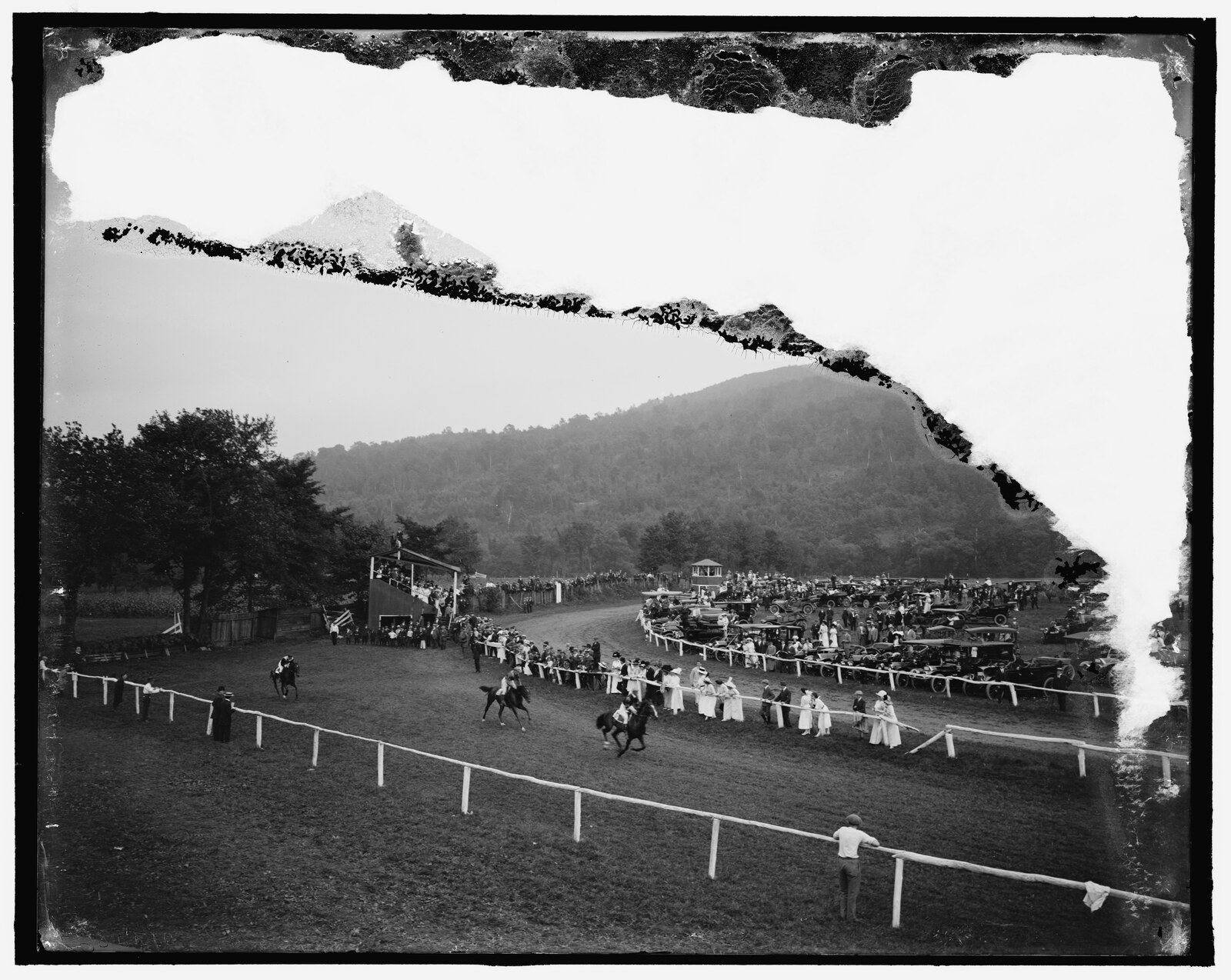 “[Ninth annual race meeting, the Berkshire Hunt, Lenox, Mass.]” Negative 500667, catalogued 1900; the title is taken from the negative’s jacket. The emulsion has lifted across the top of the plate.