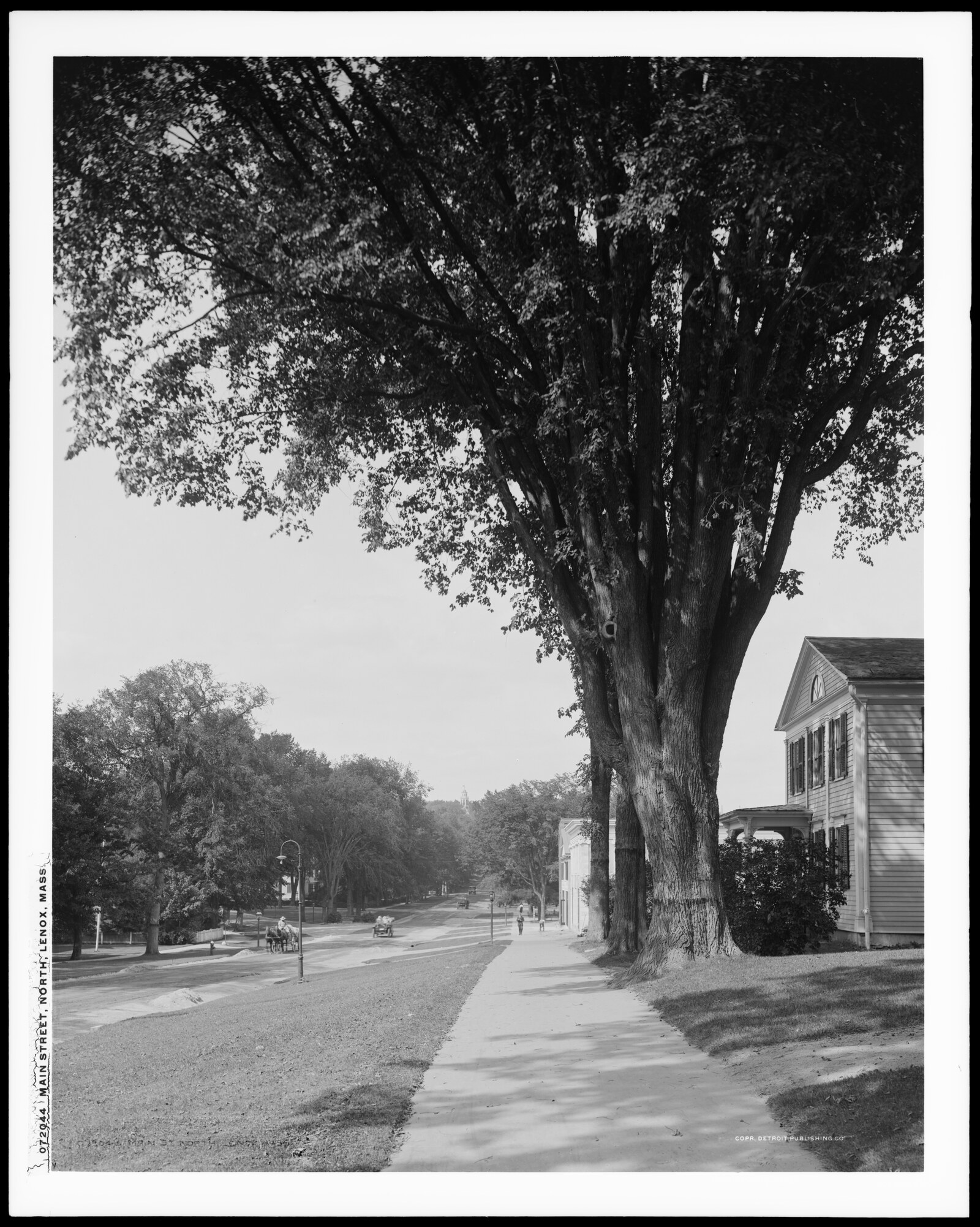“Main Street, north, Lenox, Mass.” Negative 072044, 1905. The Library records the plate as “found cracked and set aside to digitize in 2020-2022.”
