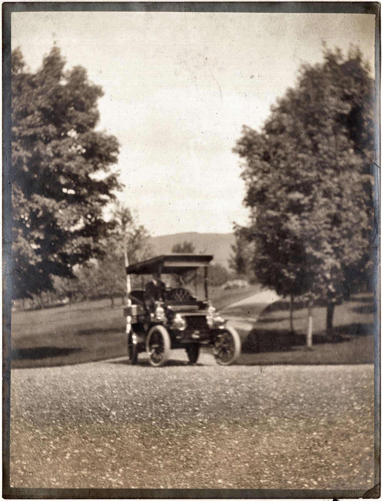 R. P. and his Winton auto 1908. In 1908 Winton dropped its smaller engines and built sixes only, led by the Six-Teen-Six at $4,500 to $5,750.