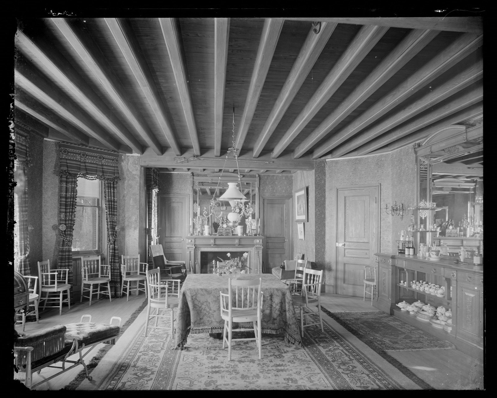 Dining room. About 1908–1919.
