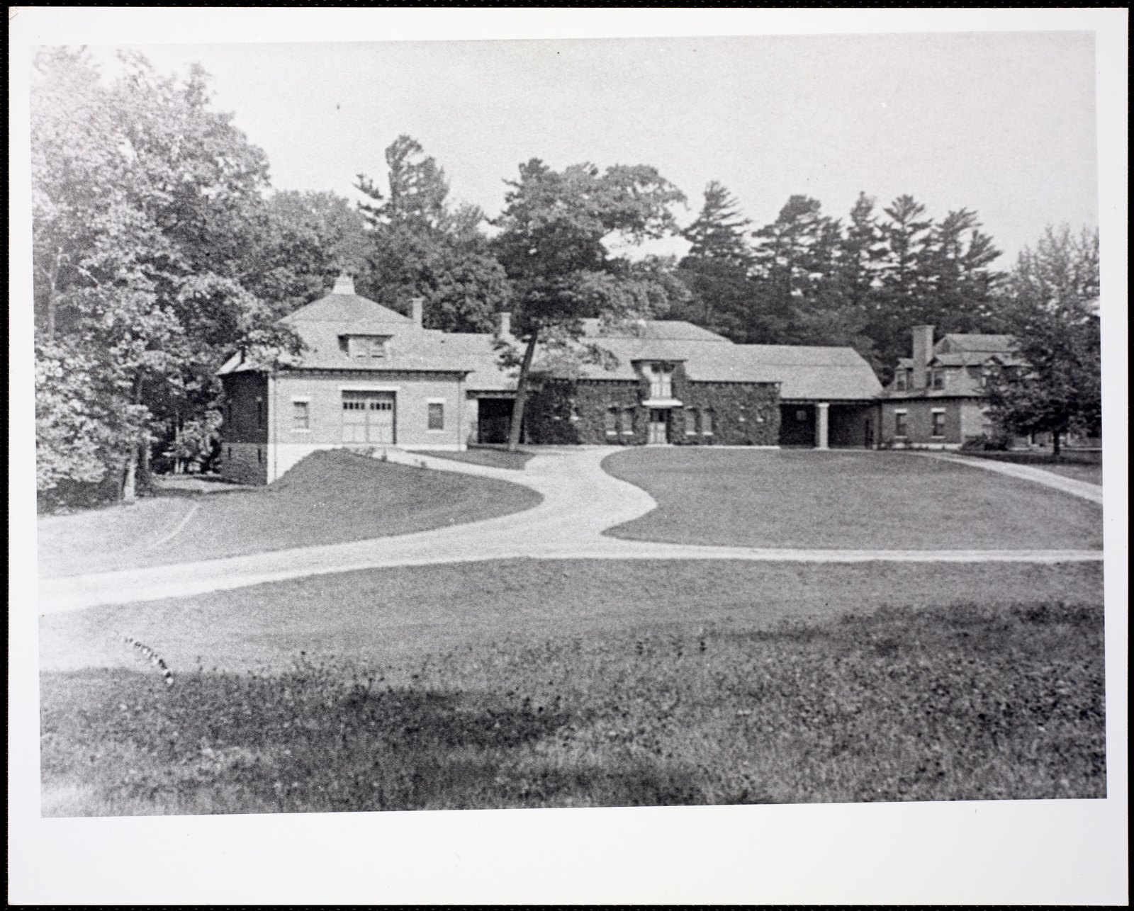 Coach stable. About 1903–1920.
