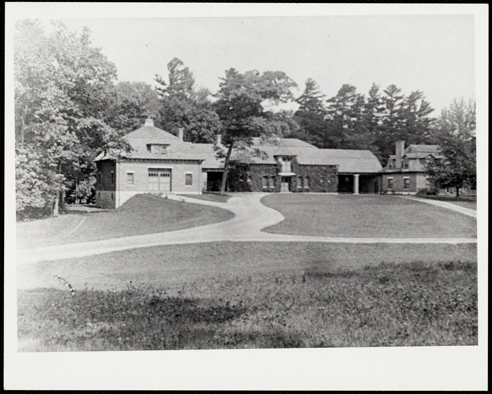 Coach stable. About 1903–1920.