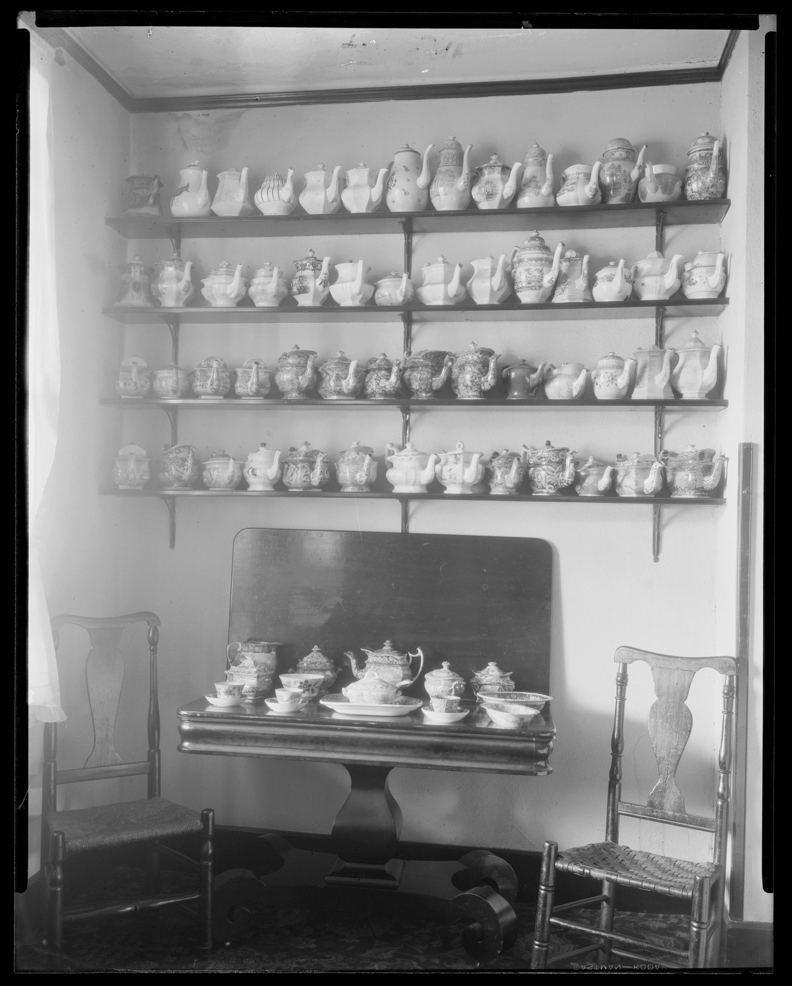 Red Lion Inn: interior/shelf of tea kettles. About 1925–1933.