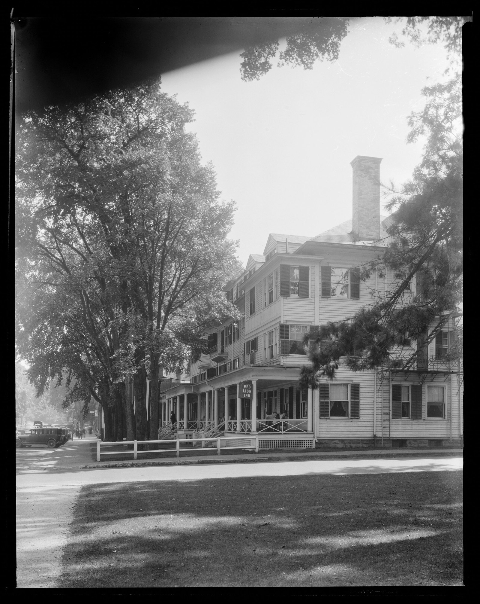 Red Lion Inn: exterior. About 1925–1933.