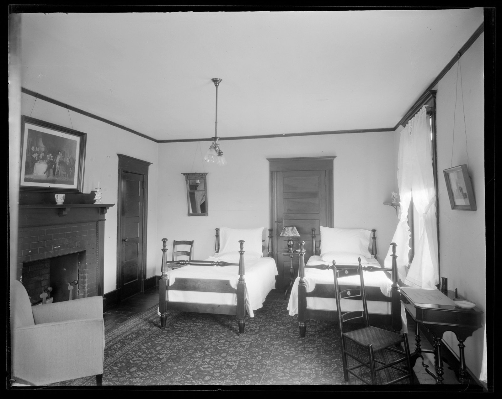 Red Lion Inn: interior/bedroom. About 1925–1933.
